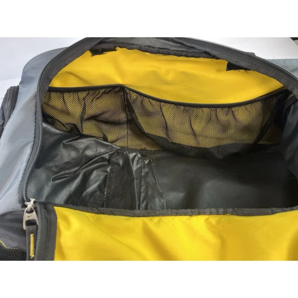 NIKE LIVESTRONG Black Charcoal Armstrong Nylon Duffel Bag 21 x 9 x 9 RARE